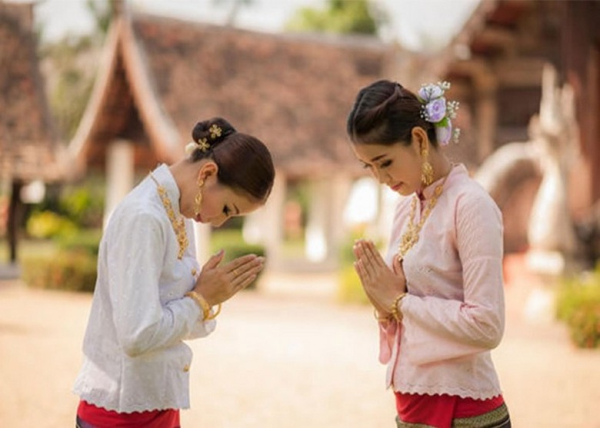 Văn Hóa Chắp Tay Chào Wai Của Người Thái Lan: Ý Nghĩa, Cách Chào Đúng Theo Cấp Bậc