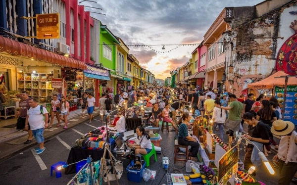 Chợ Đêm Cuối Tuần Chiang Mai (Sunday Walking Street): Có Gì, Mua Gì, Ăn Gì Và Đi Lúc Nào Đẹp Nhất