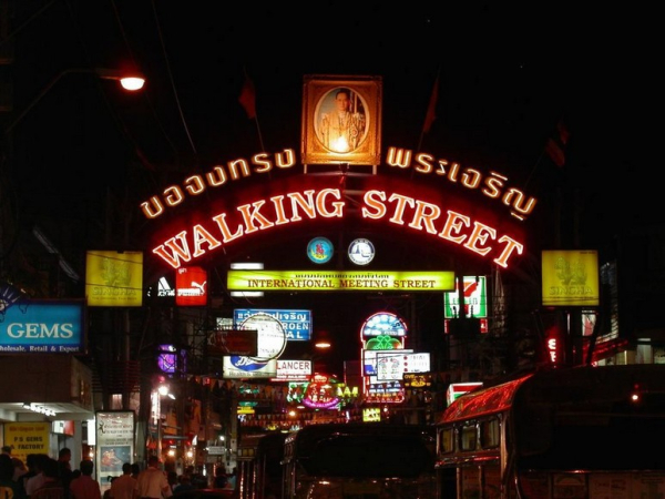 Walking Street Pattaya Về Đêm Có Gì? Quán Bar, Chợ Đêm, Lưu Ý An Toàn Và Có Phù Hợp Đi Cùng Gia Đình