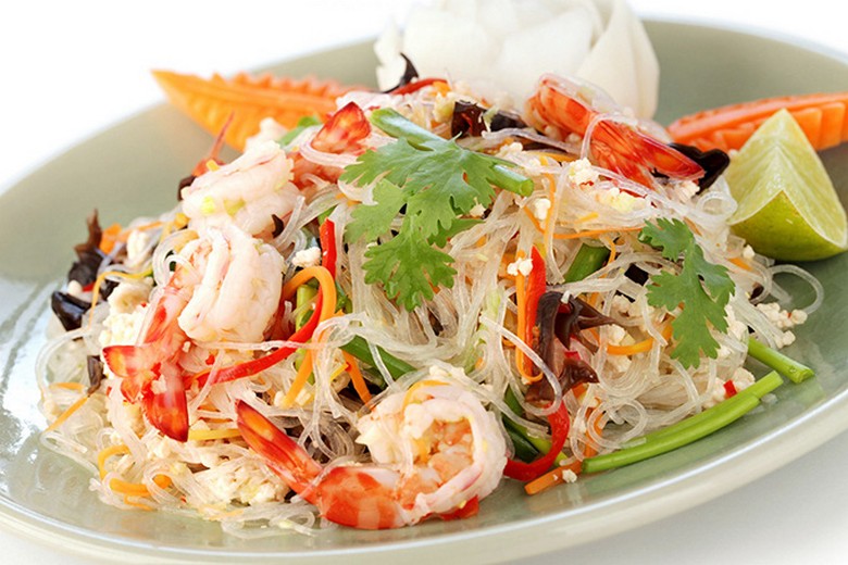 Yam woon sen miến trộn kiểu Thái với tôm và thịt băm